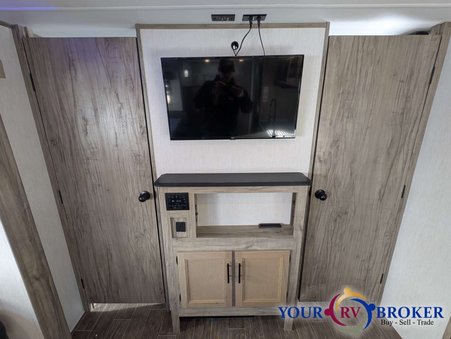 2021 Forest River Cherokee Alpha Wolf 26DBH-L, $ 19,900