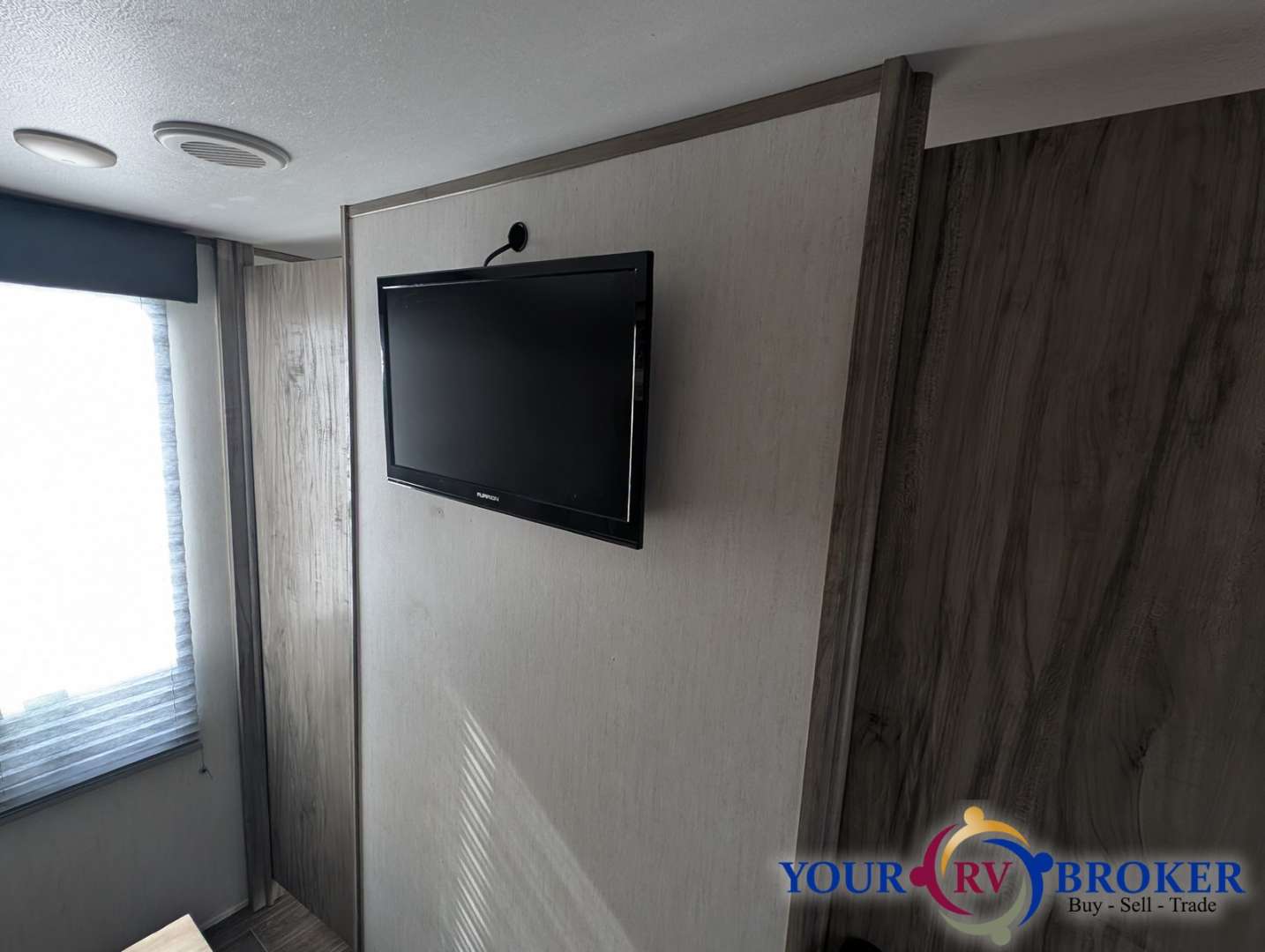 2021 Forest River Cherokee Alpha Wolf 26DBH-L, $ 19,900