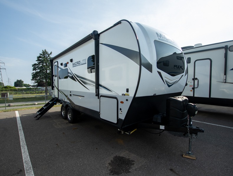 2021 Forest River Flagstaff Micro Lite 22FBS, $ 0