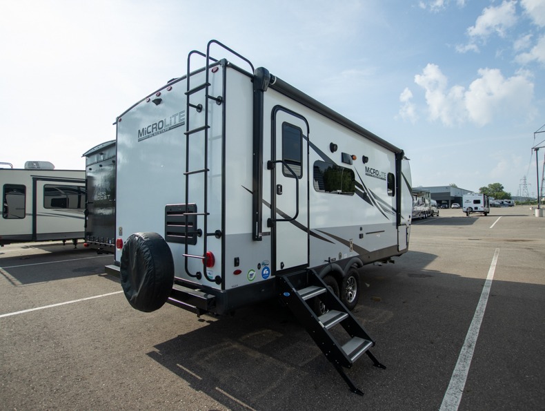 2021 Forest River Flagstaff Micro Lite 22FBS, $ 0