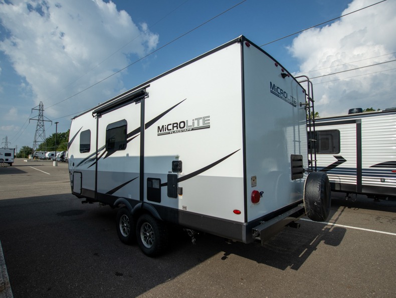 2021 Forest River Flagstaff Micro Lite 22FBS, $ 0