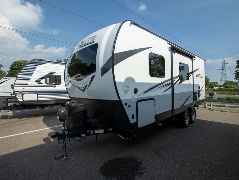 2021 Forest River Flagstaff Micro Lite 22FBS, $ 0