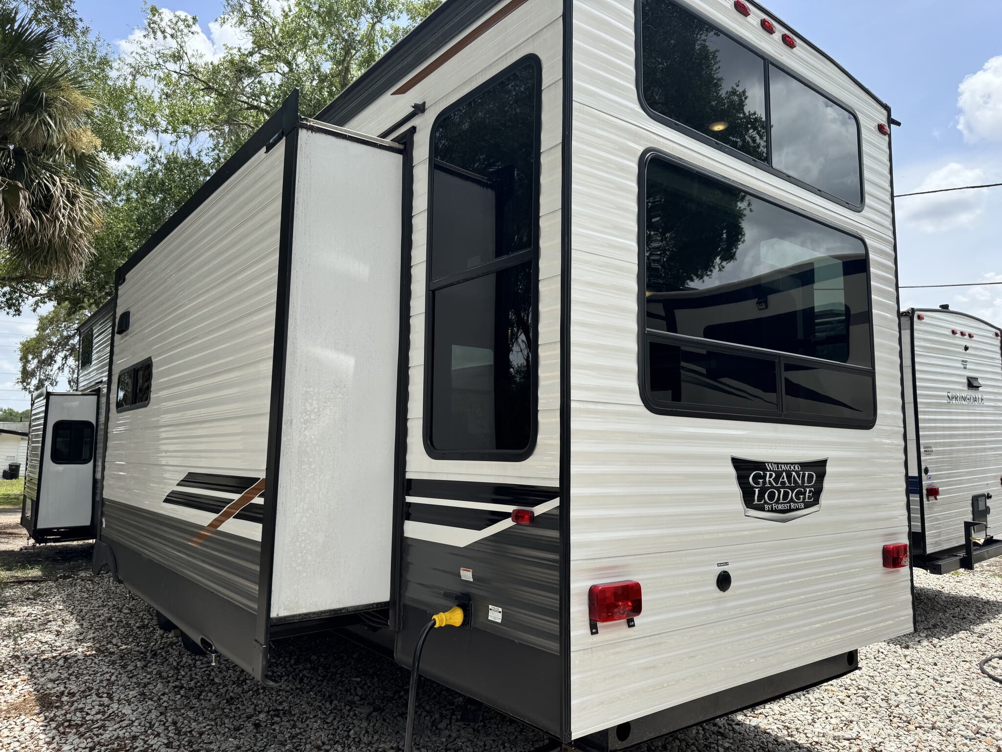 2021 Forest River Wildwood Grand Lodge, $ 42,500