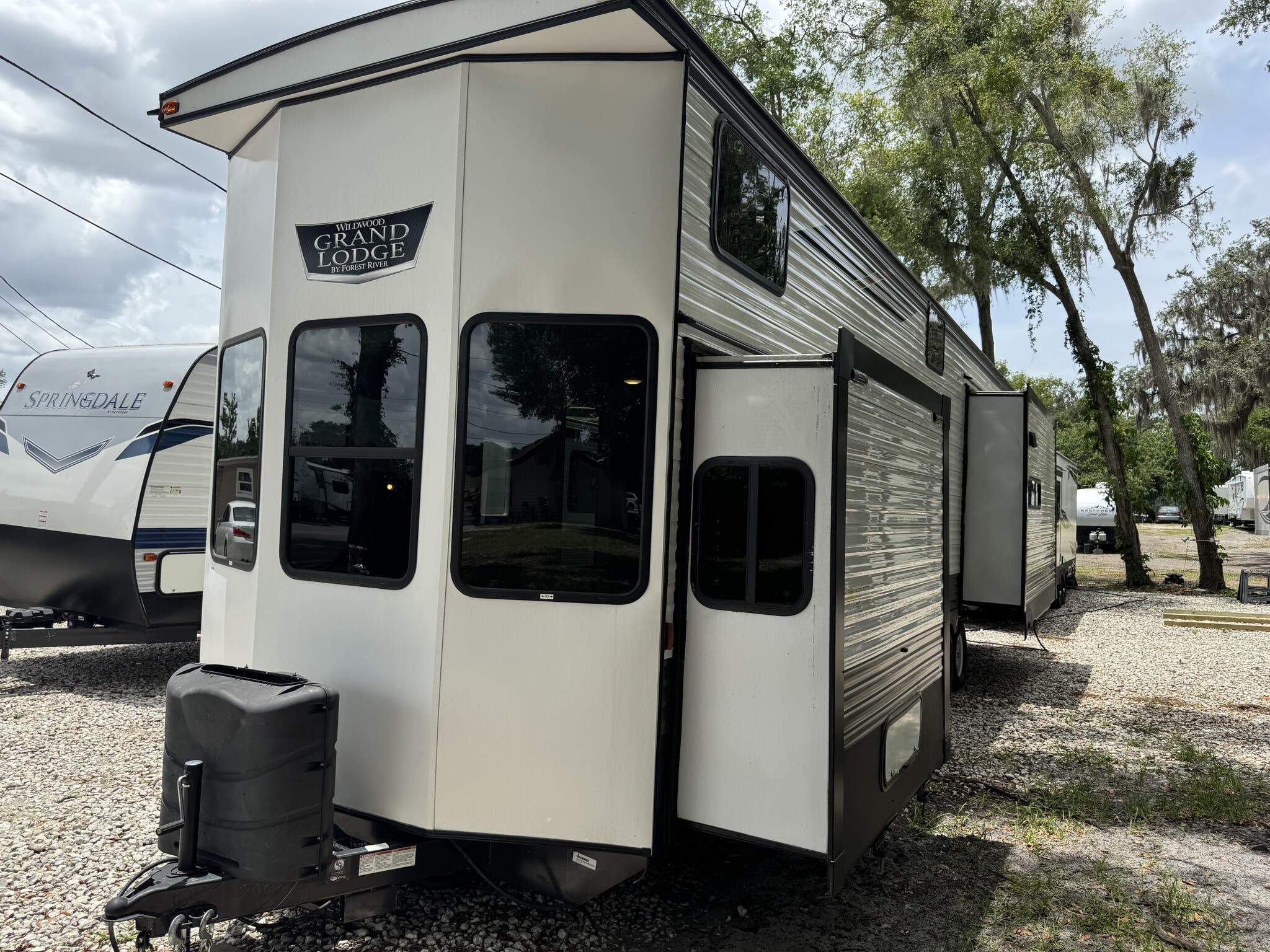 2021 Forest River Wildwood Grand Lodge, $ 42,500