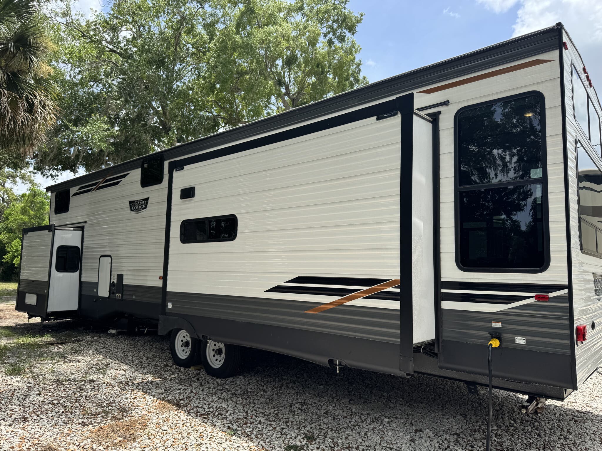 2021 Forest River Wildwood Grand Lodge, $ 42,500