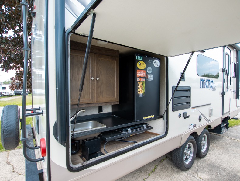 2018 Forest River Flagstaff Micro Lite 25BDS, $ 0