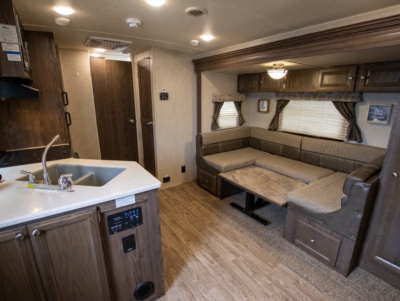 2018 Forest River Flagstaff Micro Lite 25BDS, $ 0