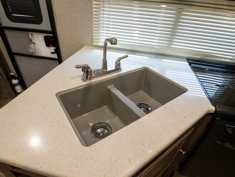 2018 Forest River Flagstaff Micro Lite 25BDS, $ 0