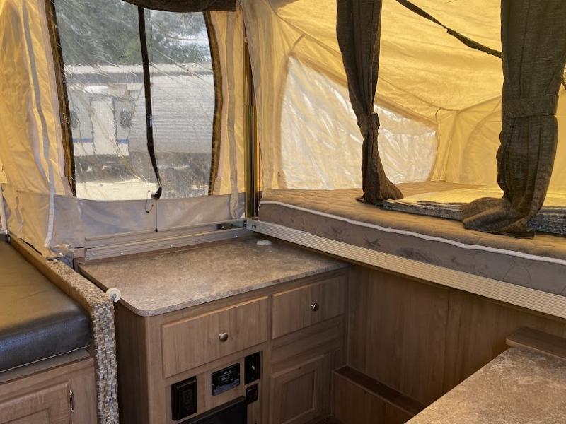 2017 Forest River Rockwood Premier 2516G, $ 8,999