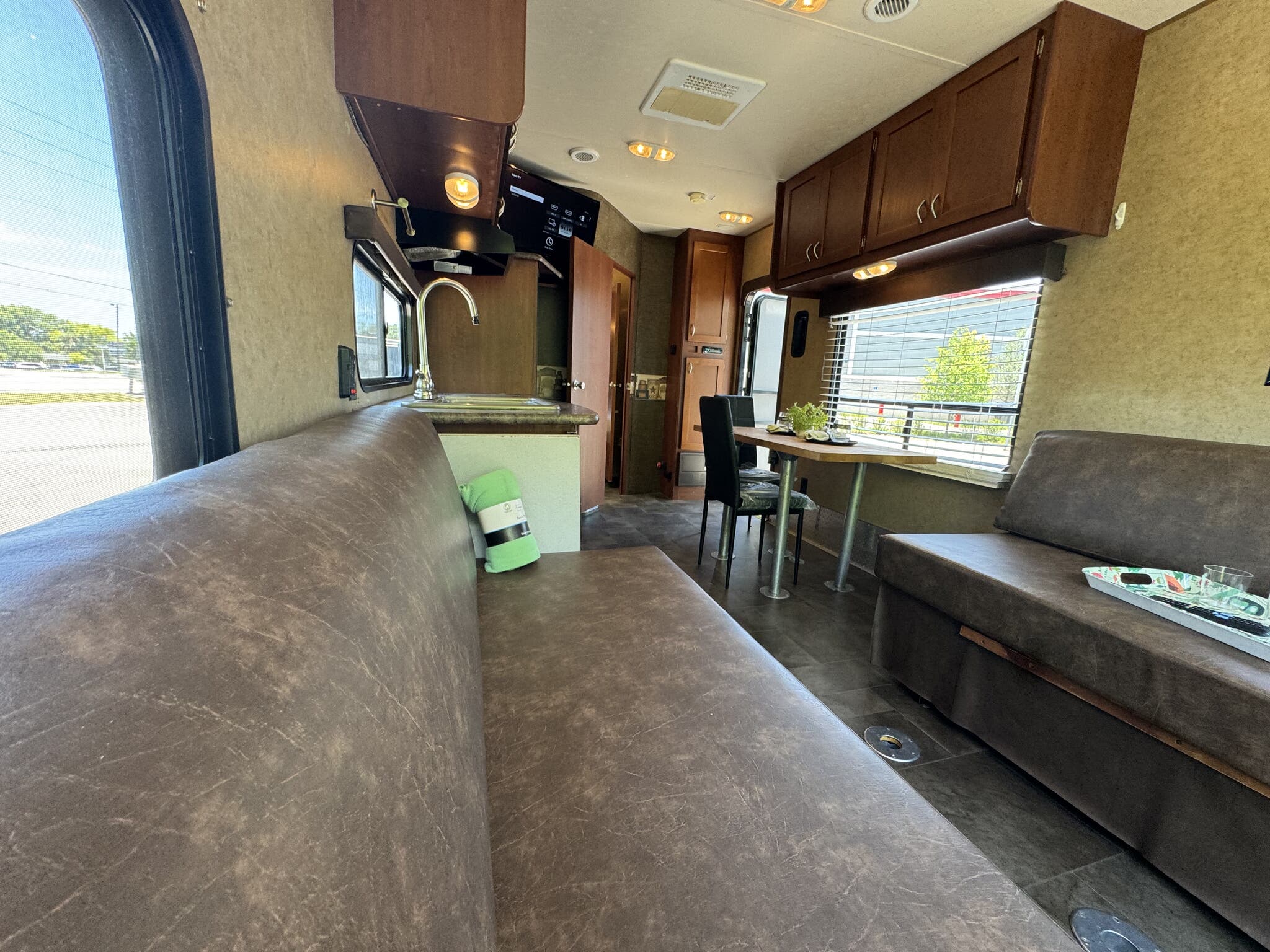 2015 Forest River Vengeance Super Sport 25V, $ 16,990