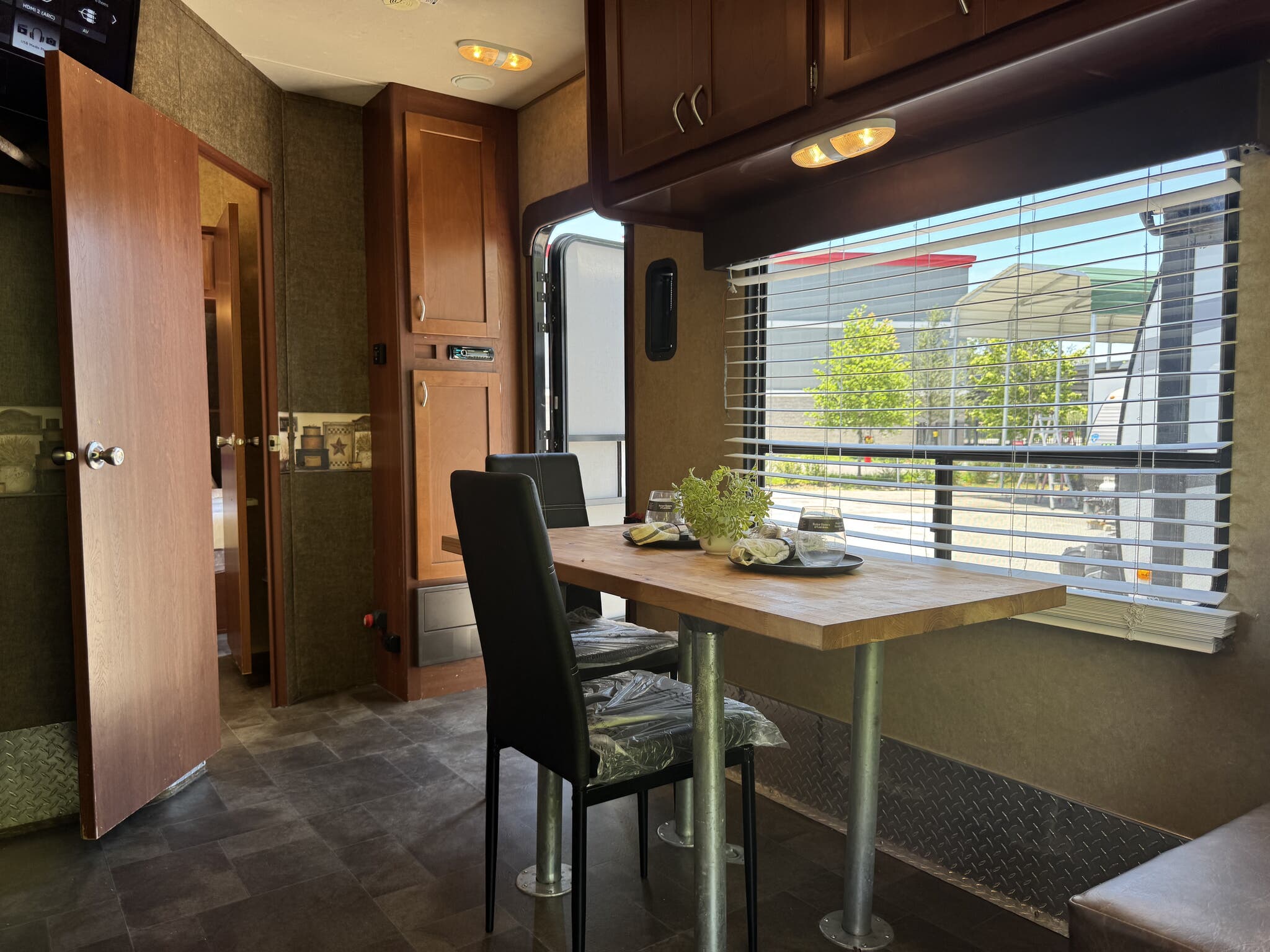 2015 Forest River Vengeance Super Sport 25V, $ 16,990