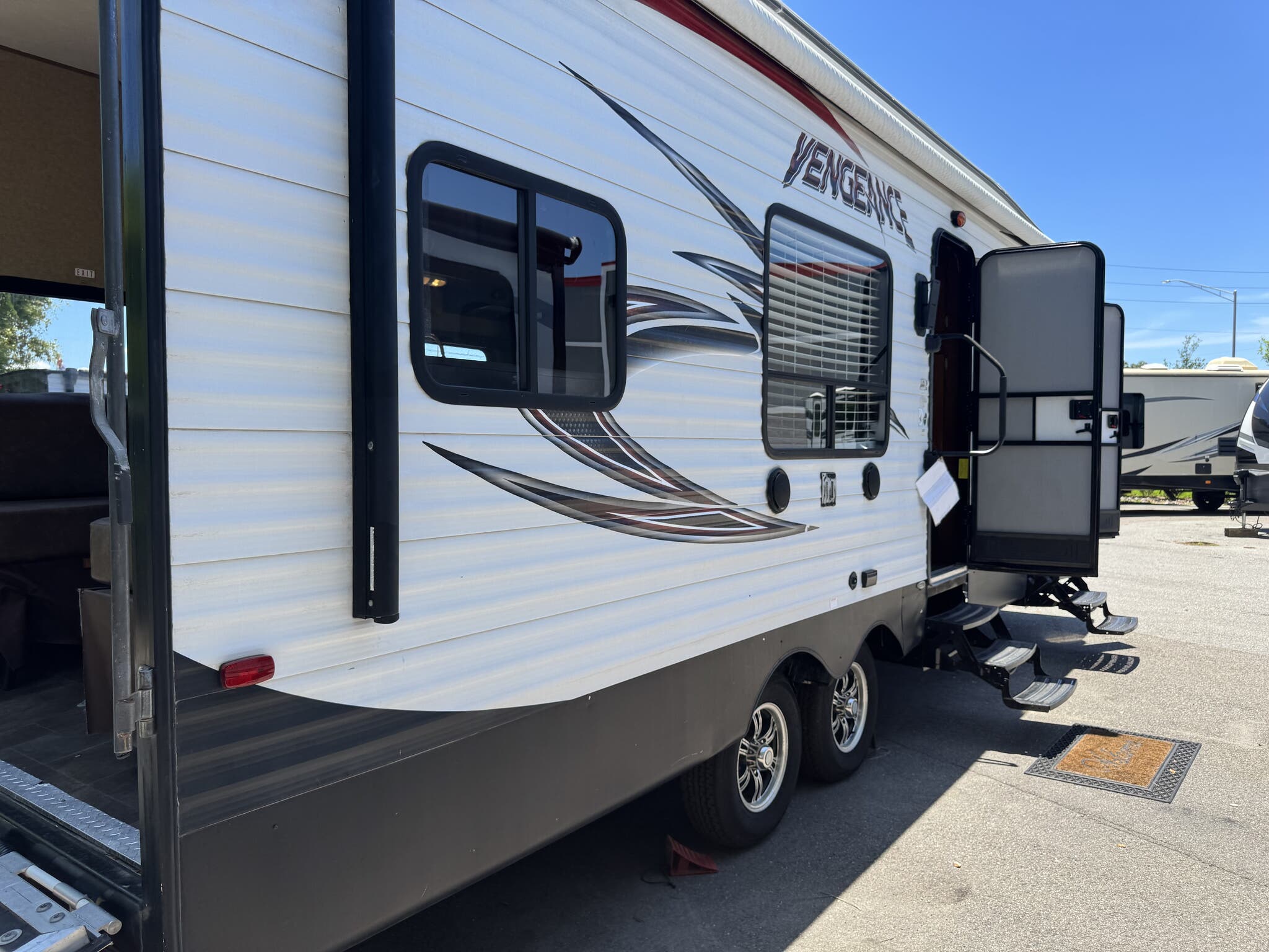 2015 Forest River Vengeance Super Sport 25V, $ 16,990