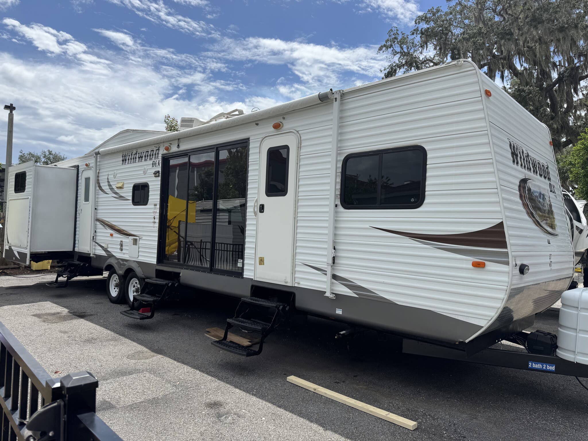 2014 Forest River Wildwood DLX 402QBQ, $ 21,900