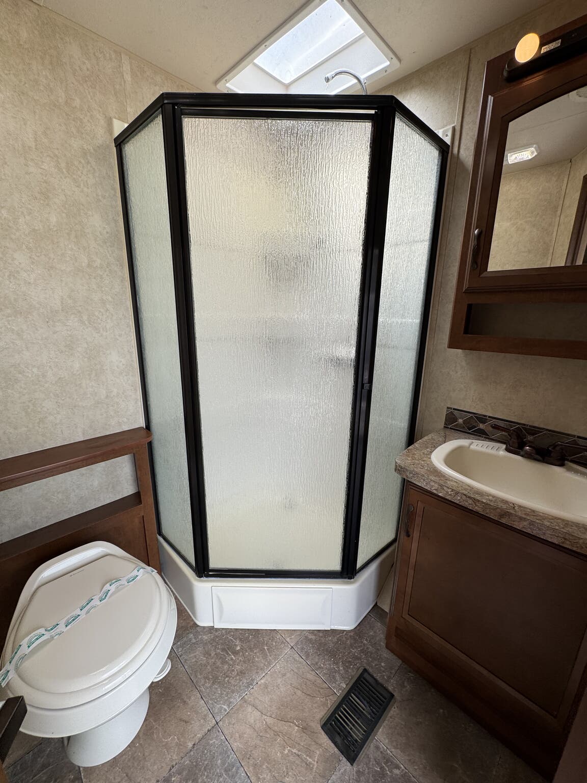 2014 Forest River Wildwood DLX 402QBQ, $ 21,900