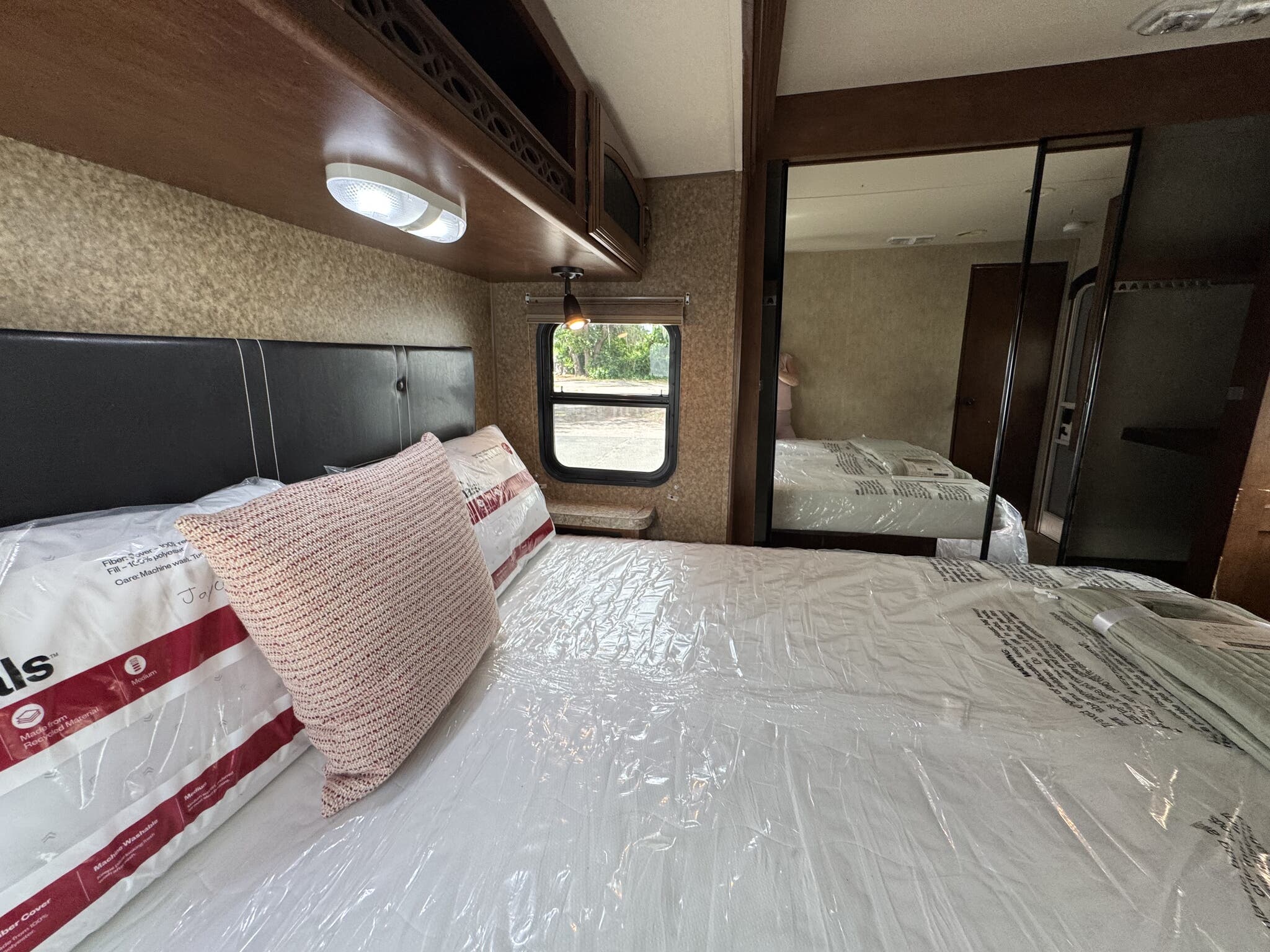 2014 Forest River Wildwood DLX 402QBQ, $ 21,900