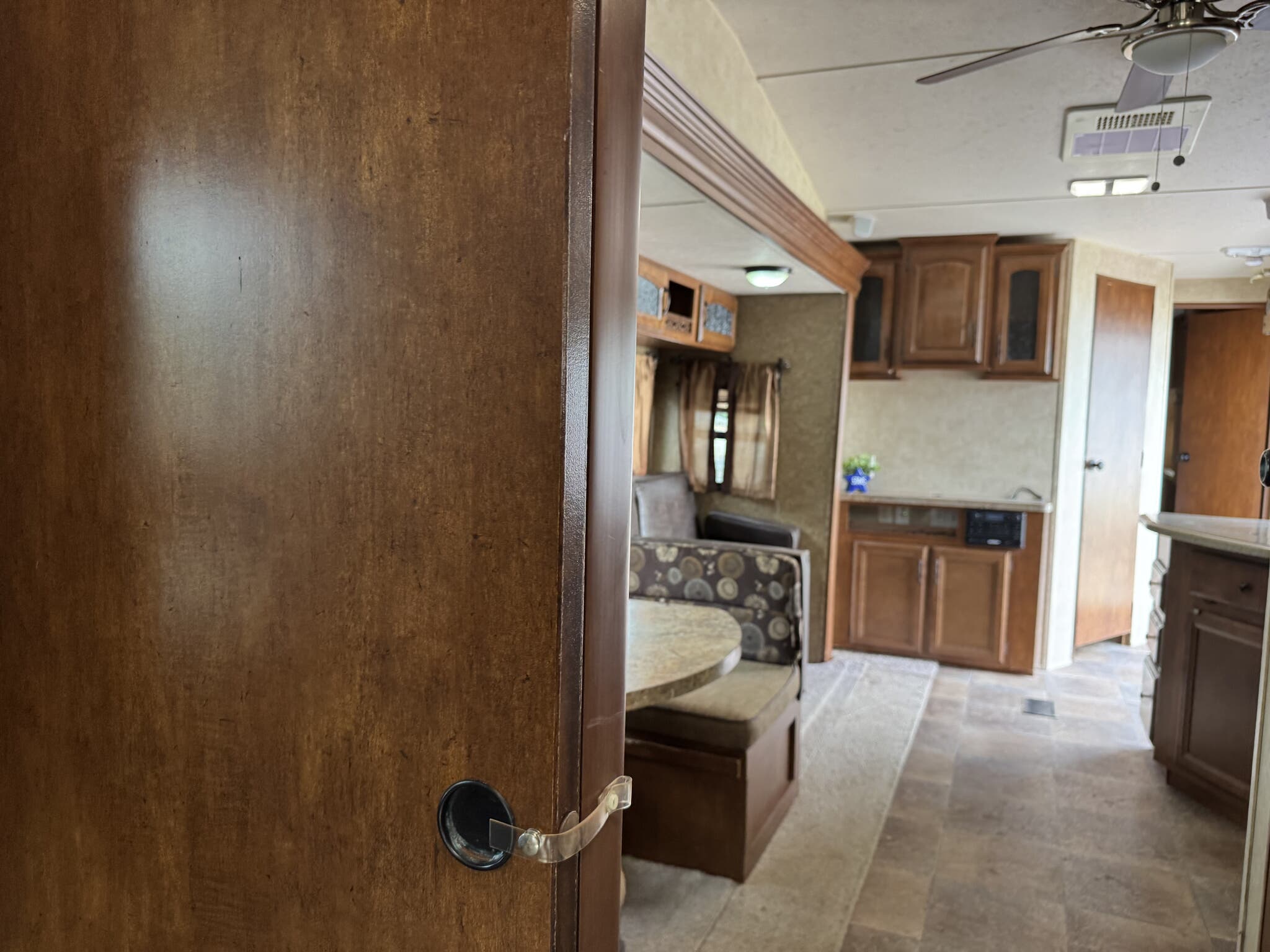 2014 Forest River Wildwood DLX 402QBQ, $ 21,900