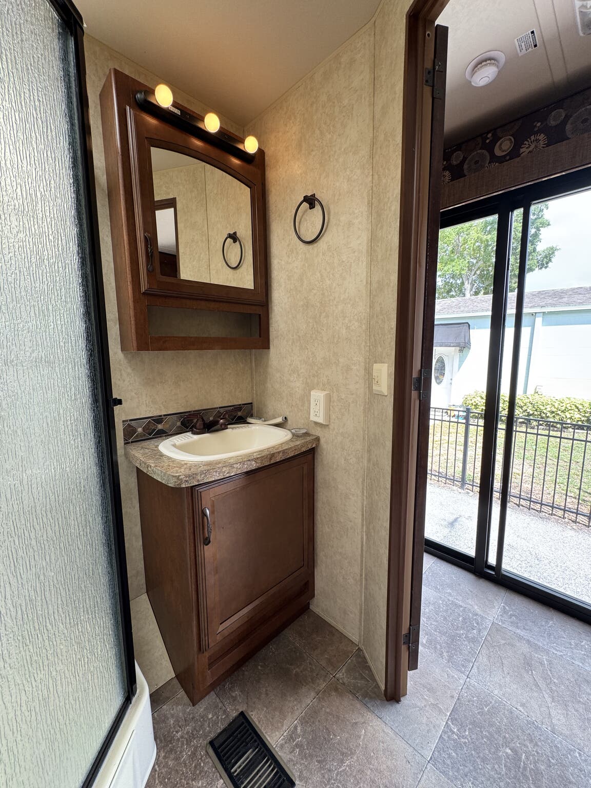 2014 Forest River Wildwood DLX 402QBQ, $ 21,900