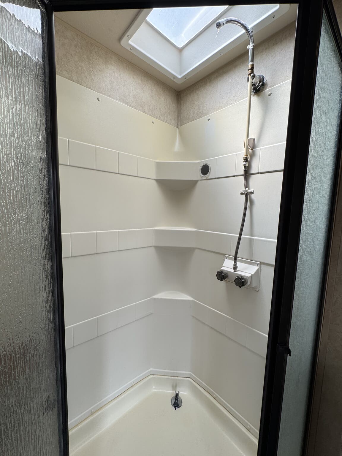 2014 Forest River Wildwood DLX 402QBQ, $ 21,900