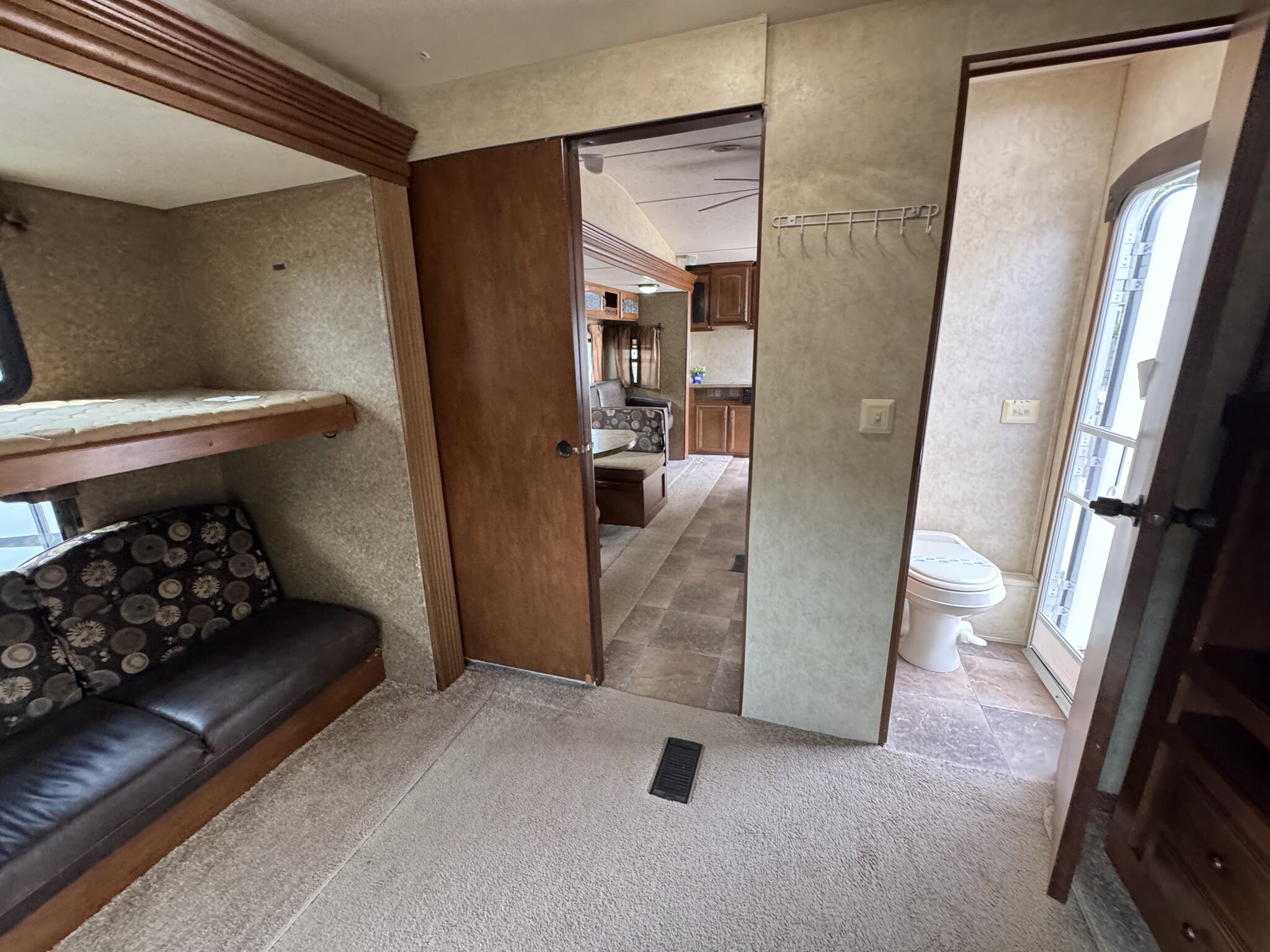 2014 Forest River Wildwood DLX 402QBQ, $ 21,900