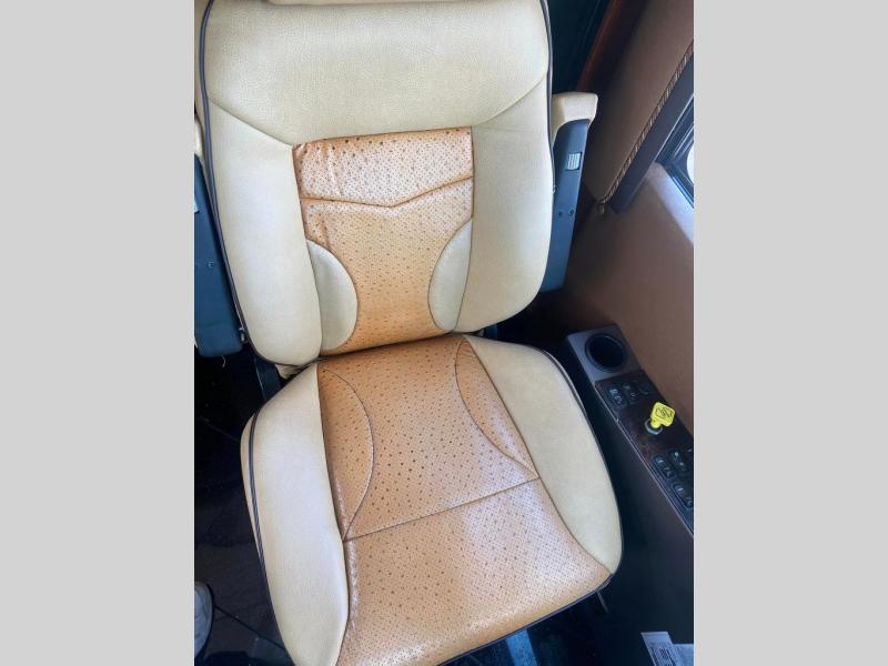 2013 Foretravel Motorcoach Phenix 404S, $ 219,990