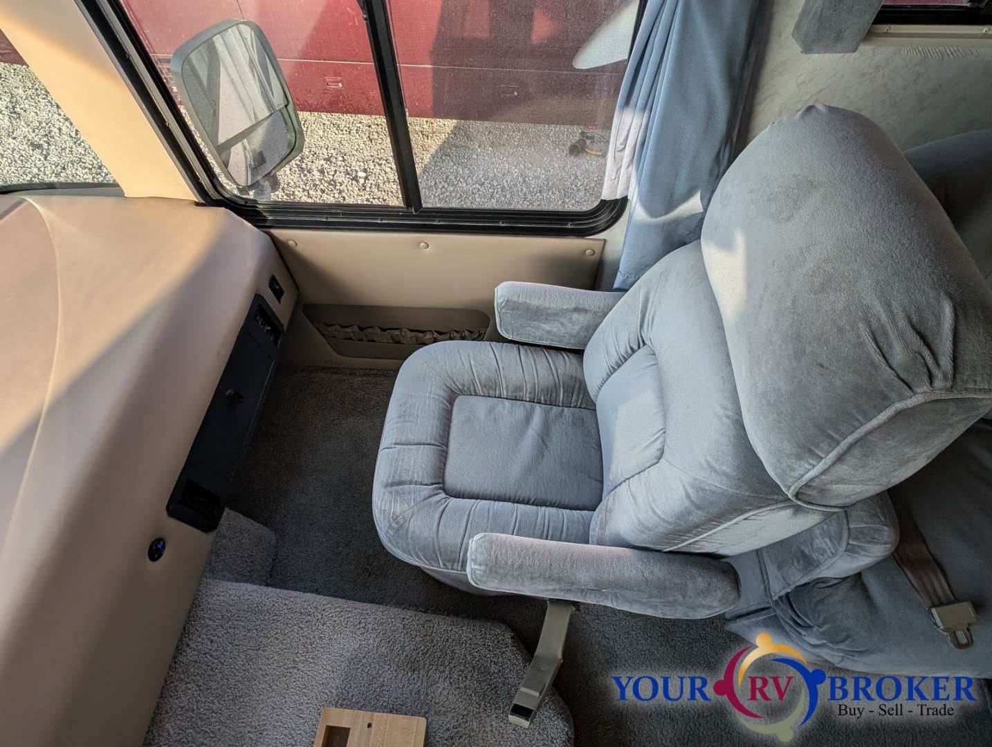 2000 Georgie Boy Landau 3301, $ 17,900