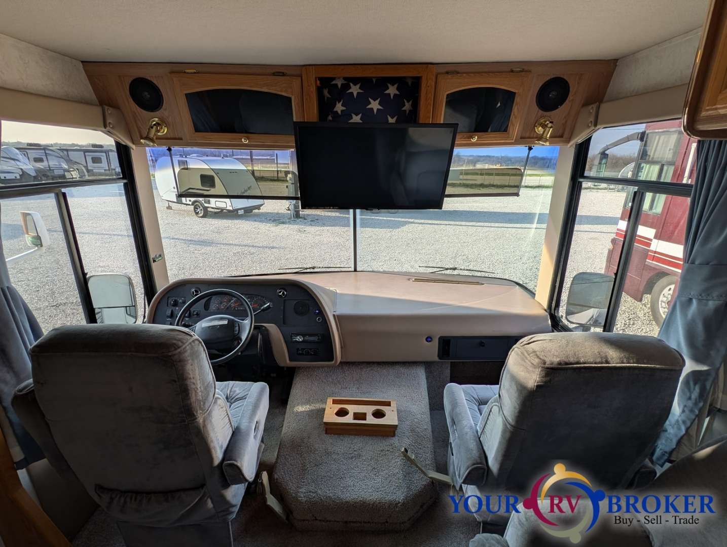 2000 Georgie Boy Landau 3301, $ 17,900