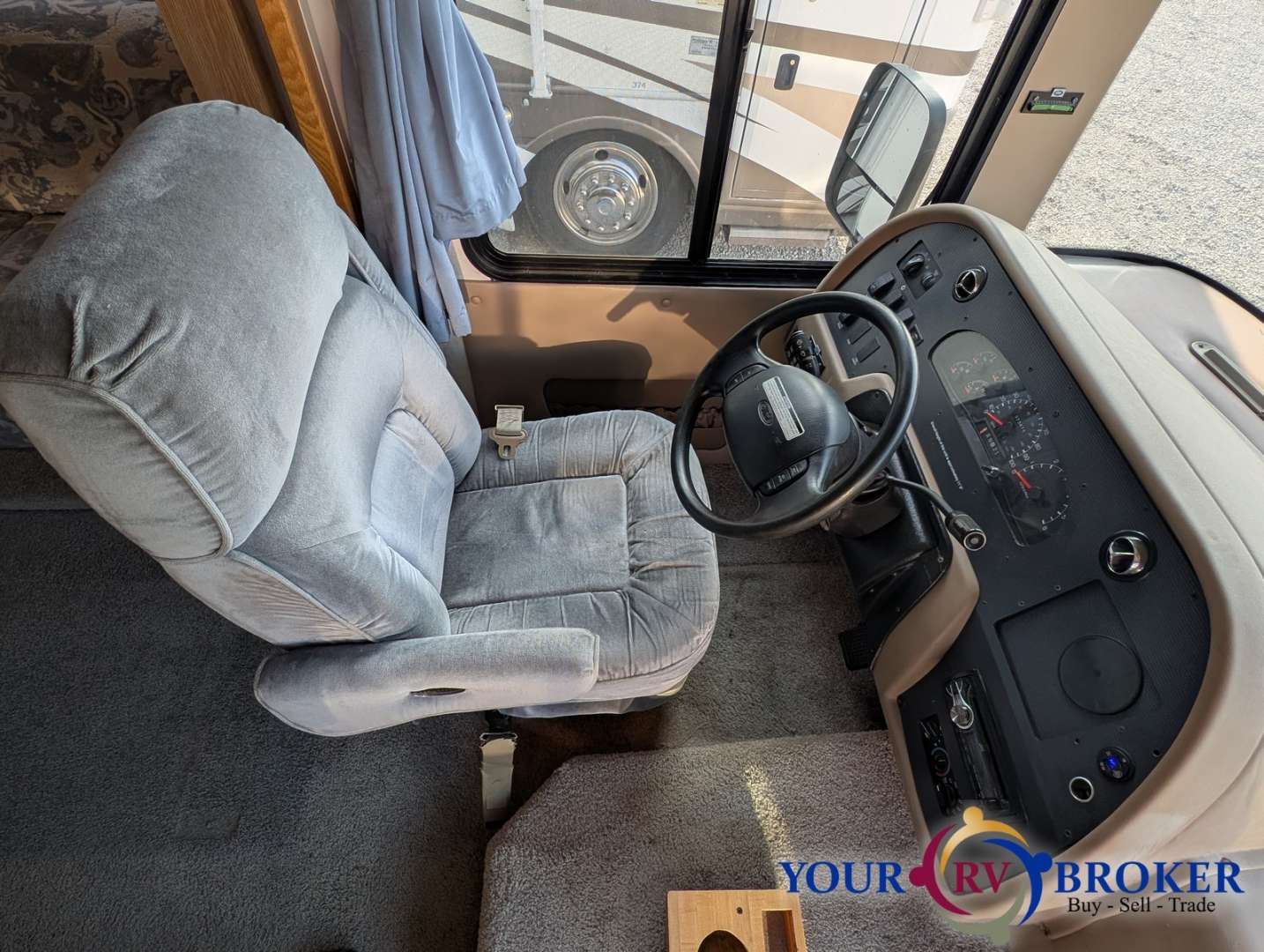 2000 Georgie Boy Landau 3301, $ 17,900