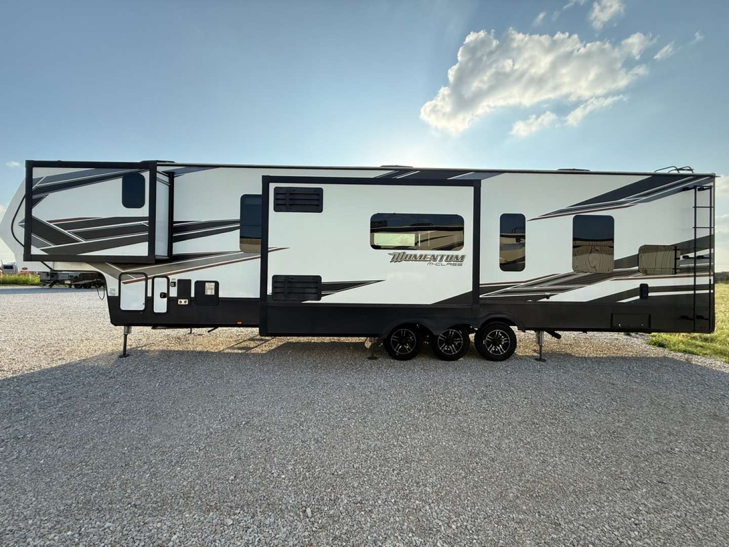 2021 Grand Design Momentum M-Class Toy Hauler 395M, $ 84,900