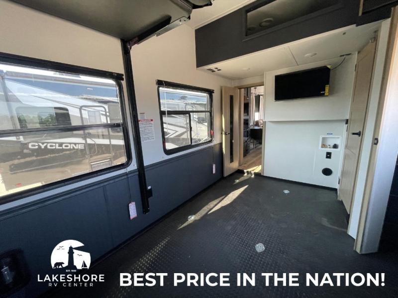 2025 Heartland Cyclone 4008, $ 175,769