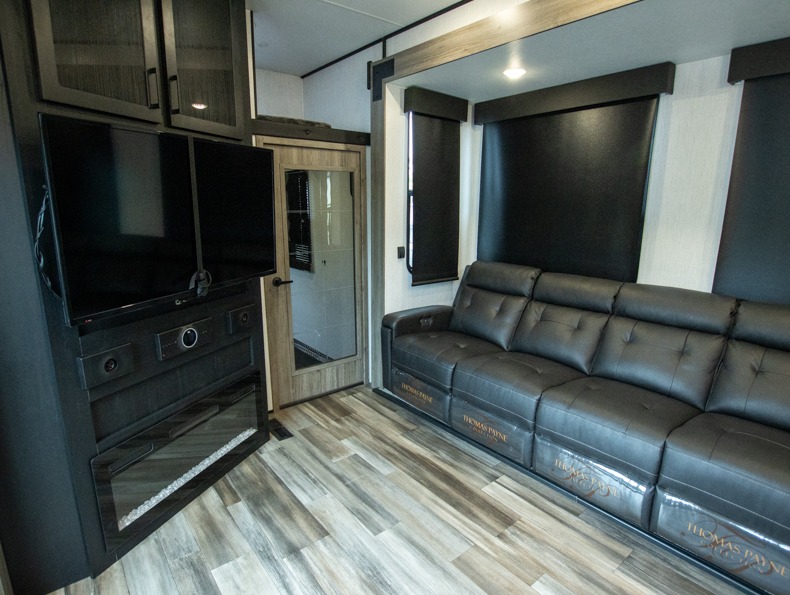 2022 Heartland Road Warrior RW 4275, $ 0