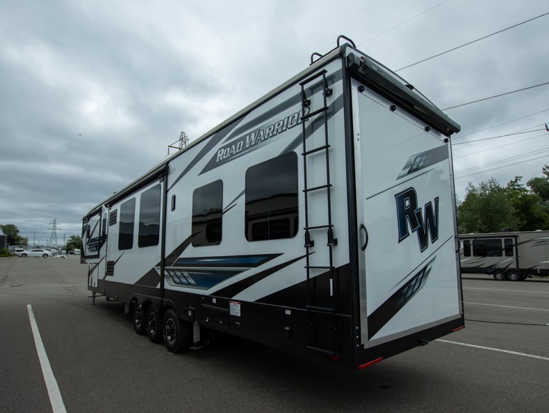 2022 Heartland Road Warrior RW 4275, $ 0