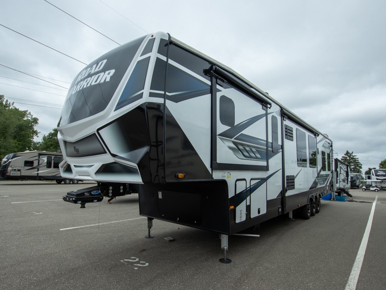 2022 Heartland Road Warrior RW 4275, $ 0