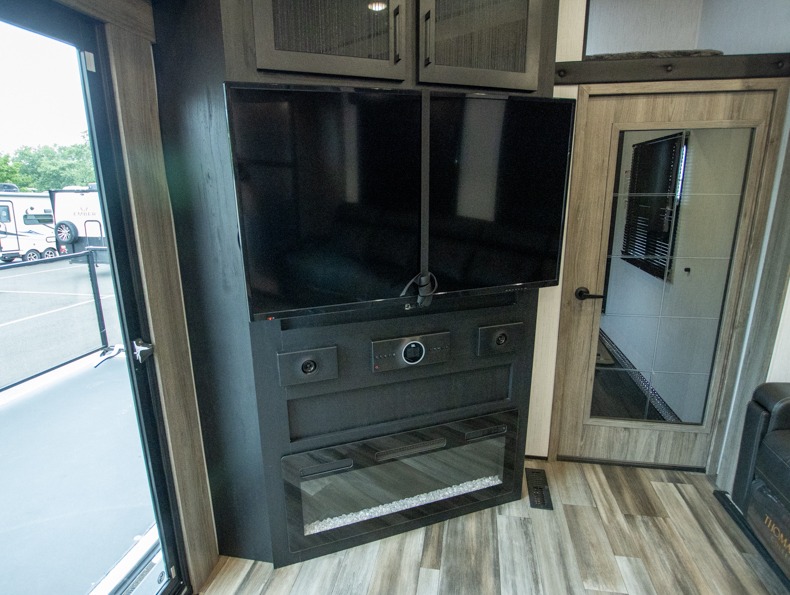 2022 Heartland Road Warrior RW 4275, $ 0