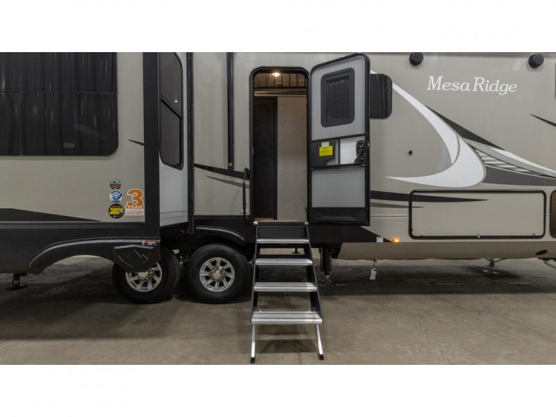 2022 Highland Ridge Mesa Ridge 371MBH, $ 69,990