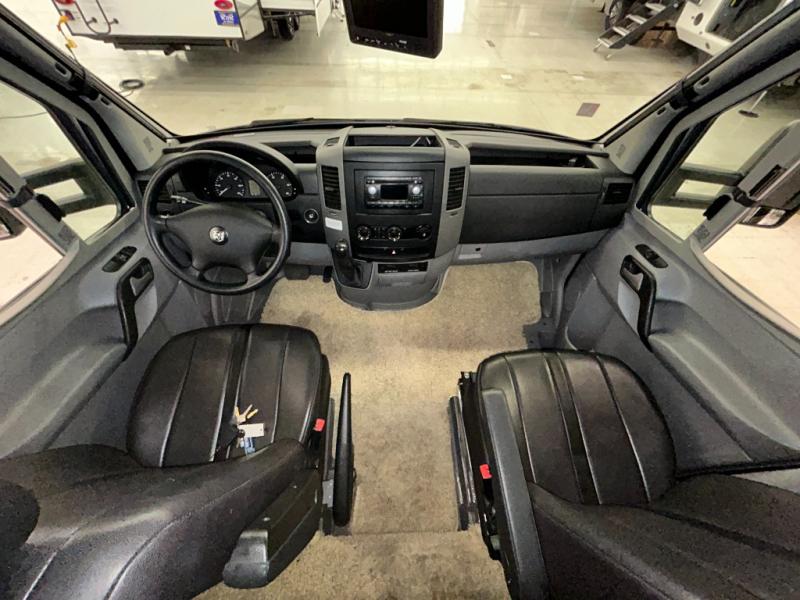 2008 Itasca Navion M24DL, $ 67,990