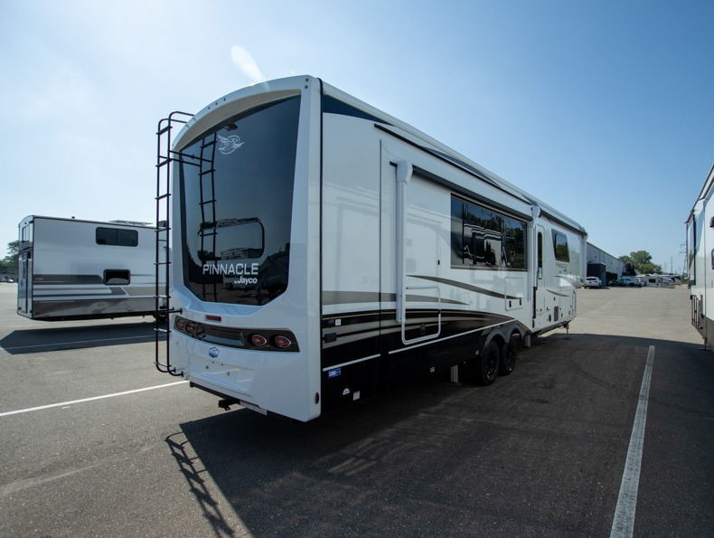 2026 Jayco Pinnacle 38FBRK, $ 158,297