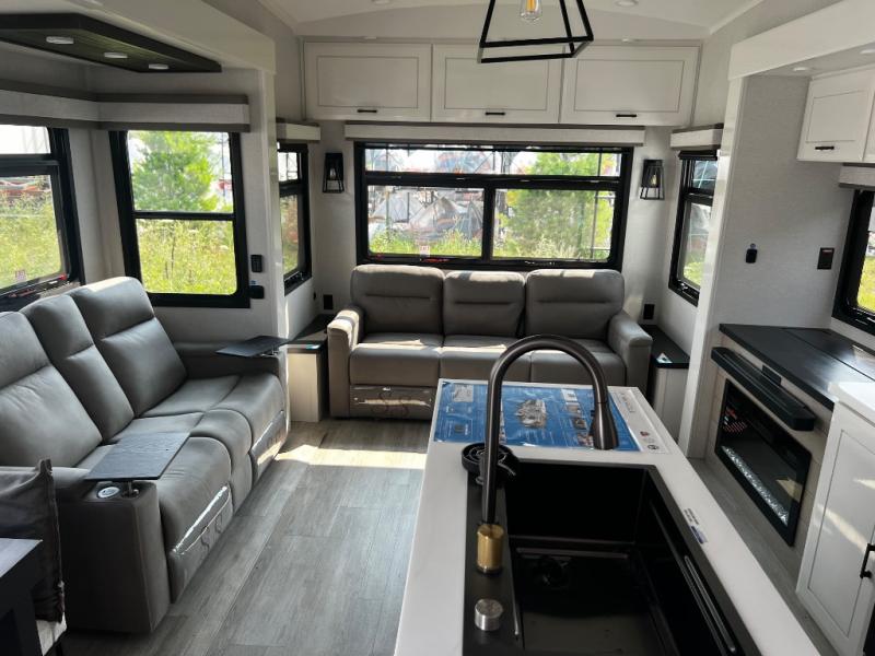 2026 Jayco Pinnacle 32RLTS, $ 145,429