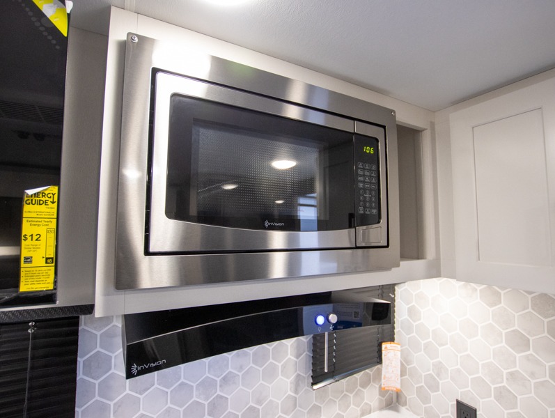 2025 Jayco Jay Feather Air 16RB, $ 43,981