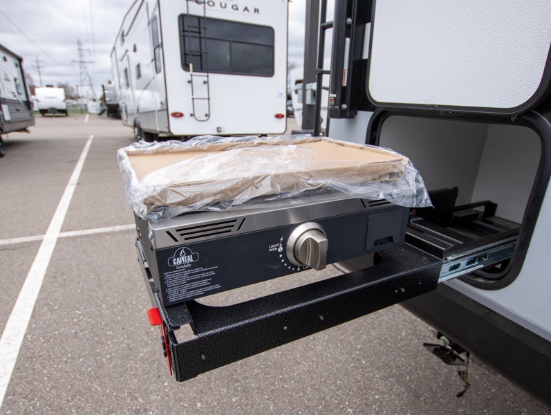 2025 Jayco Jay Feather Air 16RB, $ 43,981