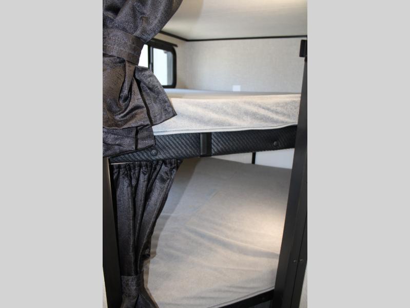 2025 Jayco Jay Feather 21MBH, $ 52,149