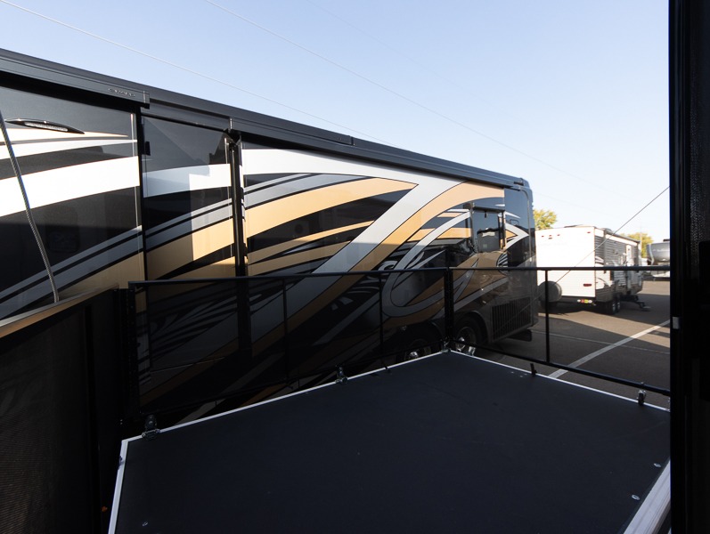 2025 Jayco Seismic Luxury Series 4113, $ 175,888