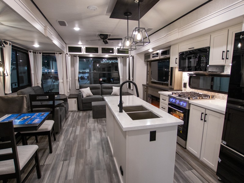 2025 Jayco Jay Flight Bungalow 40RLTS, $ 88,006