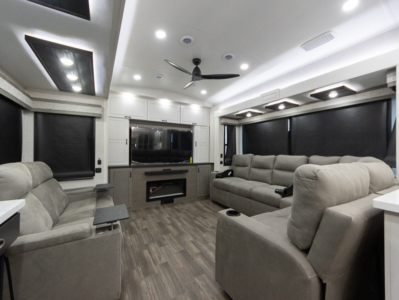 2025 Jayco North Point 381CKRE, $ 143,604