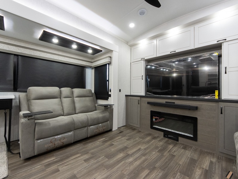 2025 Jayco North Point 381CKRE, $ 143,604