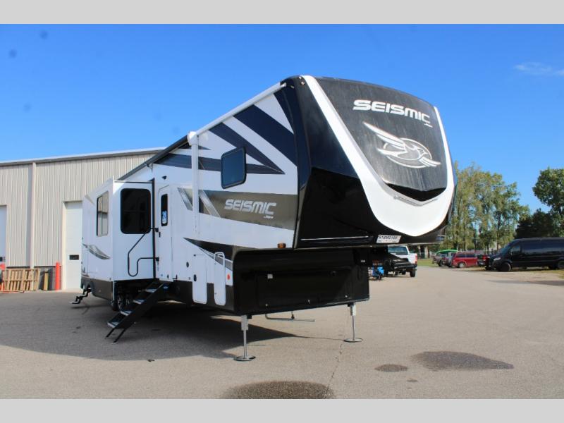2025 Jayco Seismic 399, $ 129,504