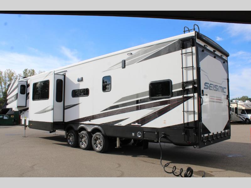 2025 Jayco Seismic 399, $ 129,504