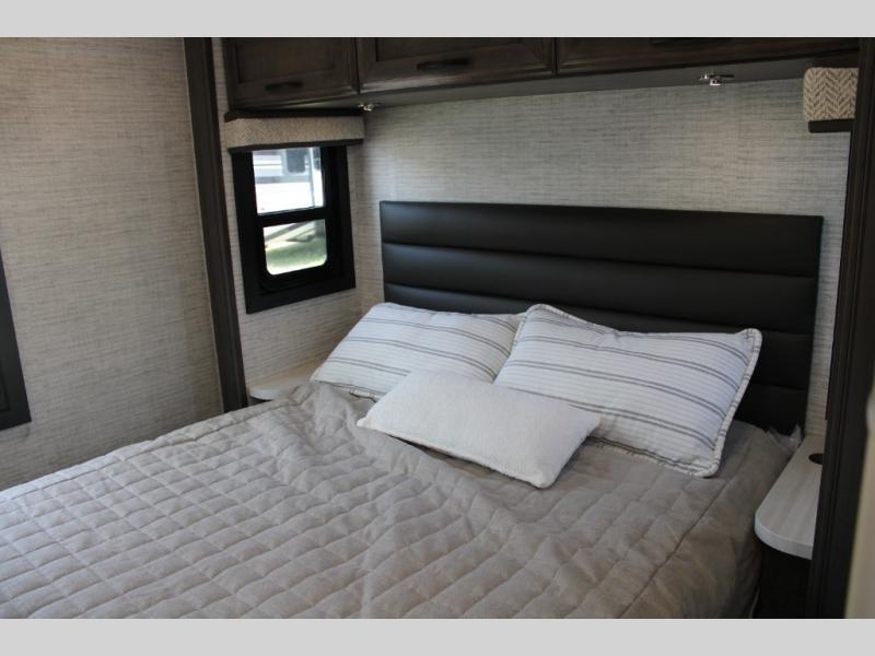 2025 Jayco Greyhawk 29MV, $ 204,798