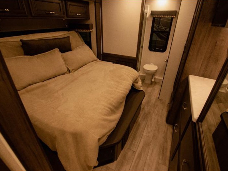 2024 Jayco Seneca Prestige 37K, $ 244,990