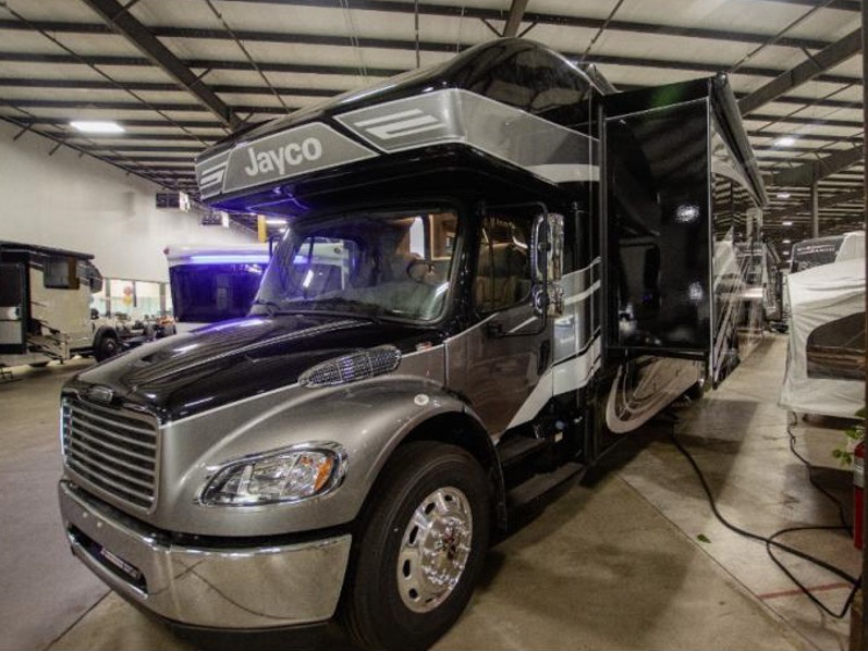 2024 Jayco Seneca Prestige 37K, $ 244,990