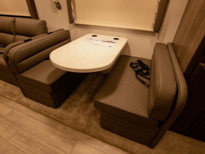 2024 Jayco Seneca Prestige 37K, $ 244,990